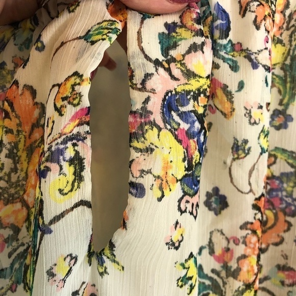 5/$25 Philosophy Off the Shoulder Floral Blouse S - Picture 3 of 5